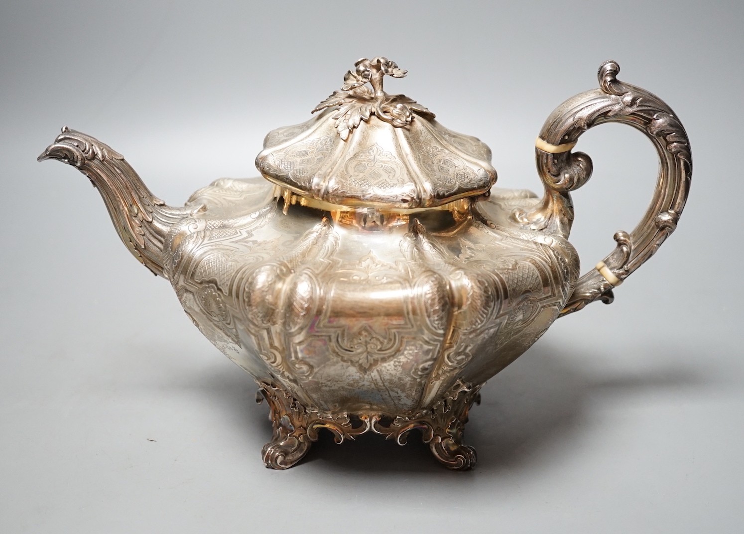 An early Victorian silver teapot, by The Barnards, London, 1840, gross 28.5oz.